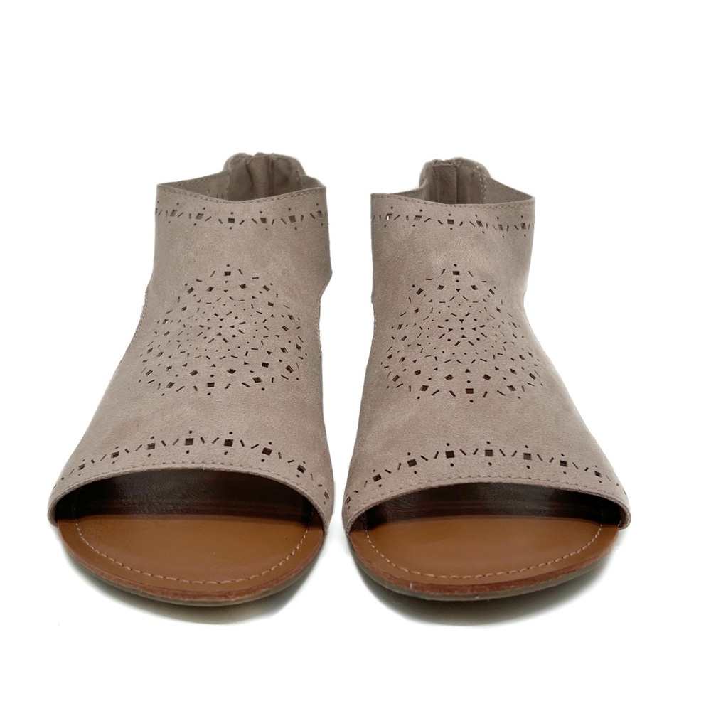 Arizona Jeans Tawny Sandal Faux Suede Cut Out Flats Taupe Size 9.5 - Picture 4 of 11